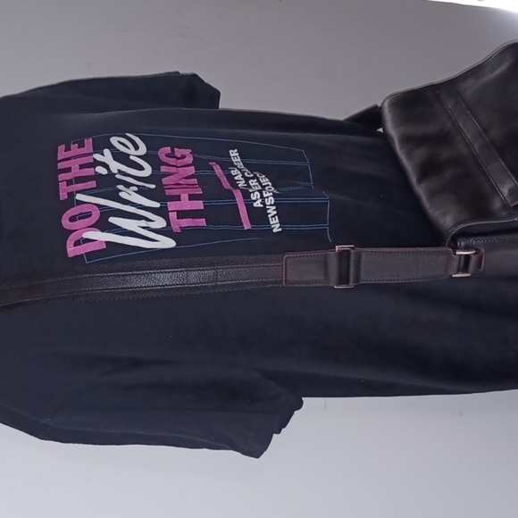 ARTISAN Black Genuine Leather Messenger Bag, 12" x 4" x 17" - Picture 5 of 9